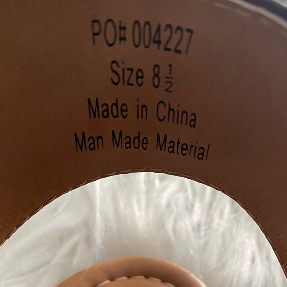 Journee Collection - Kyle Flat Sandal - Picture 3 of 3